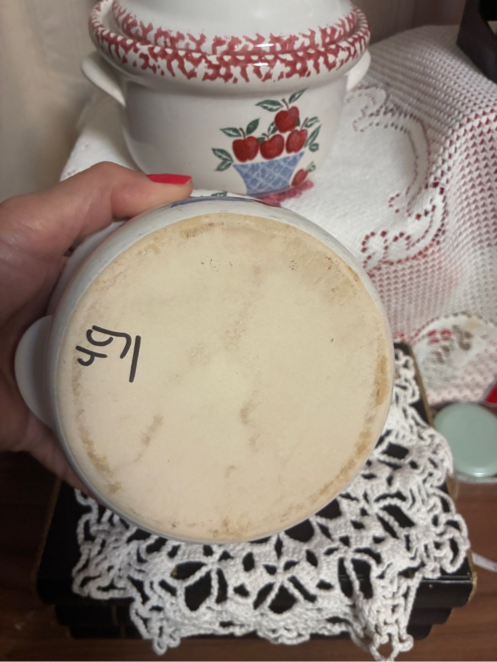 White Ceramic Lidded Crocks with Red Apple Design Sponge-wear set of 2 - Picture 12 of 14